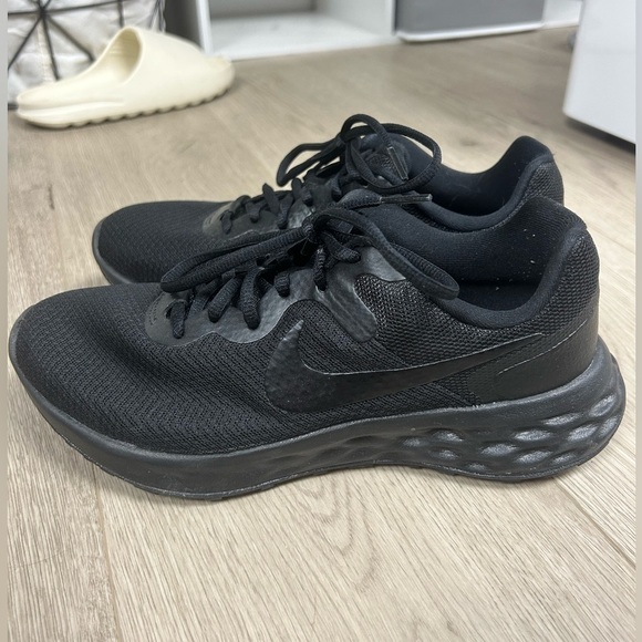 Nike Women’s Revolution 6 Black Running Shoes - Picture 1 of 6